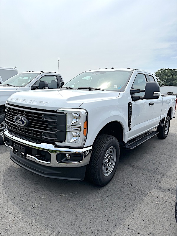 NEW 2023 FORD F-250 CREW CAB