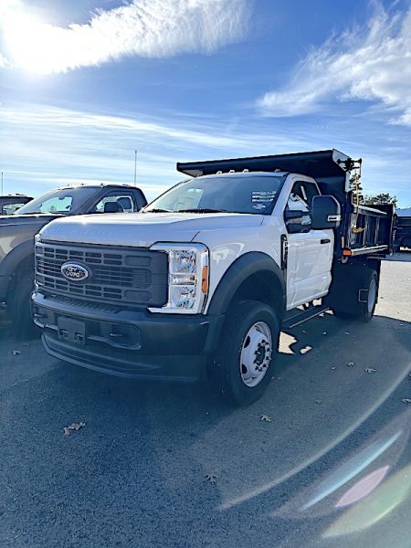 2023 FORD F-600 4X4 7.3L V8 GAS, 4-5 YARD DUMP.