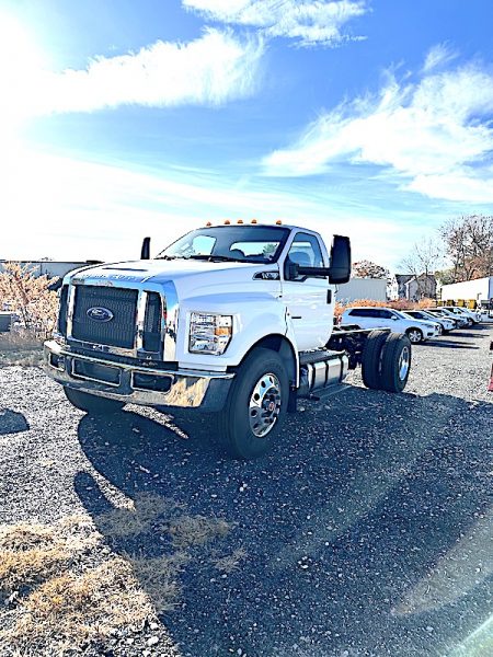 2025 FORD F-750